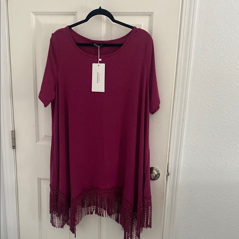 BloomChic Red Asymmetrical Tunic with Short Sleeves size 14/16